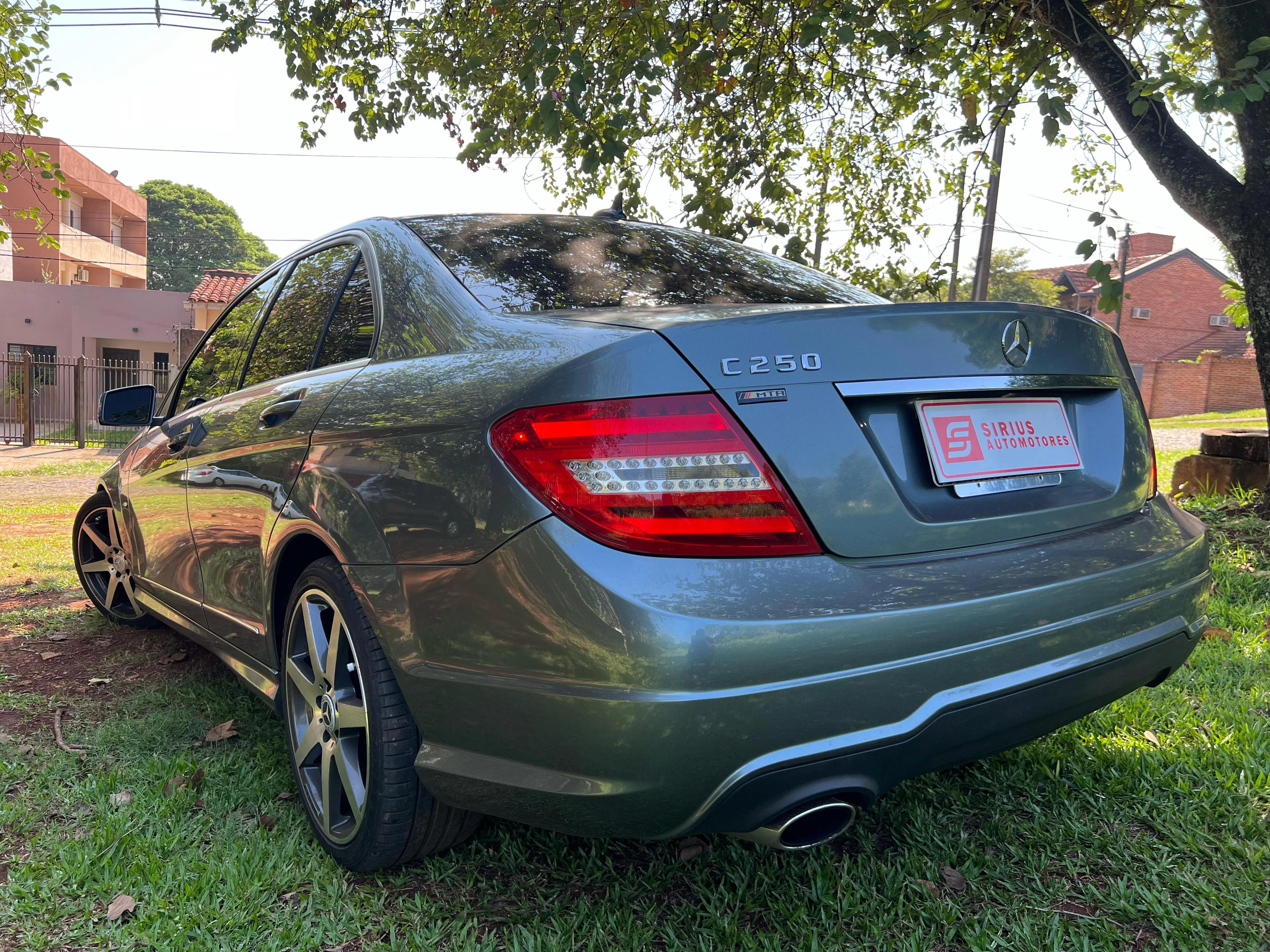 mercedes-benz-c250-2012-lujo-y-deportividad