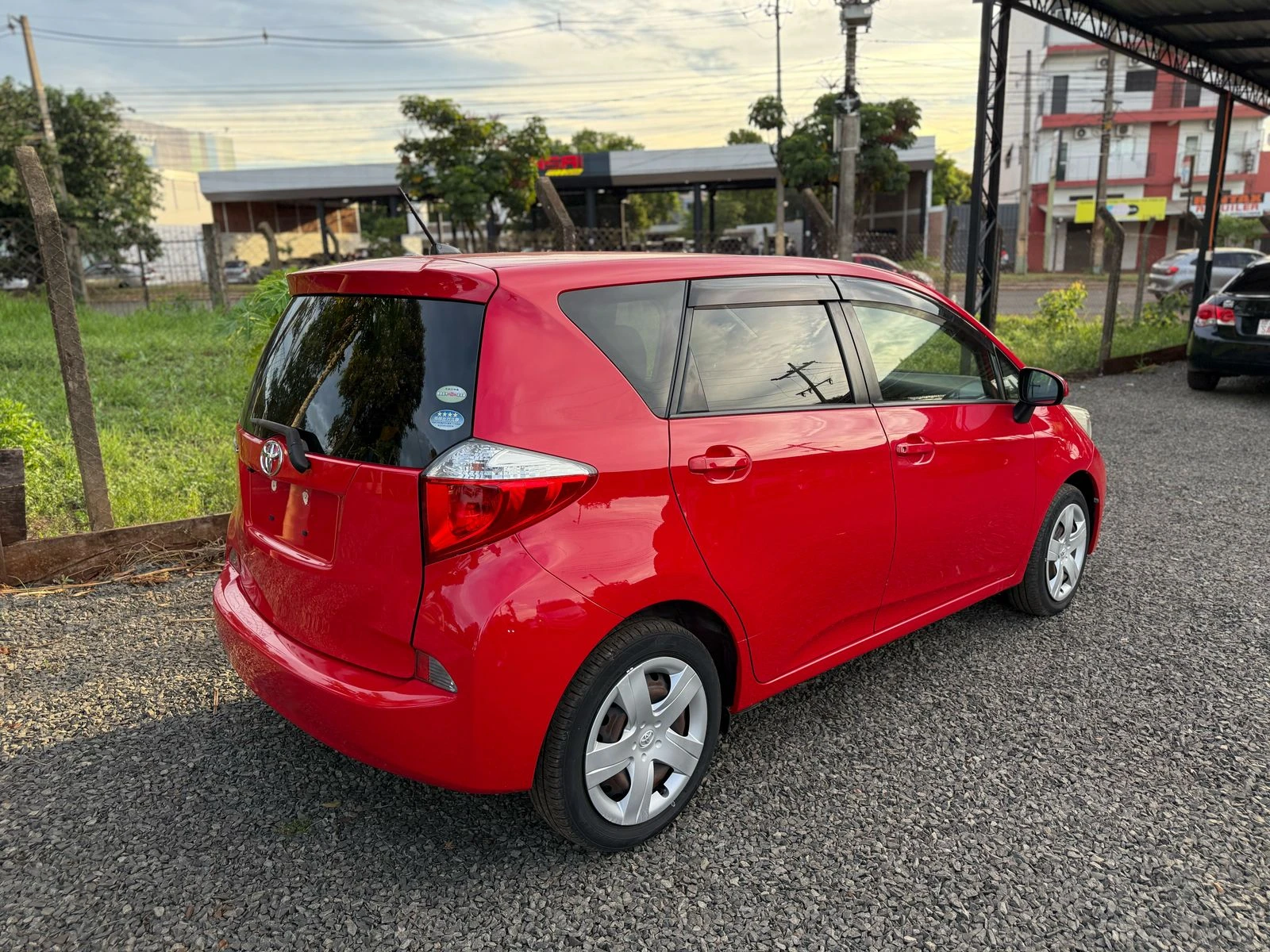 toyota-ractis-2012-compacto-versatil-y-economico
