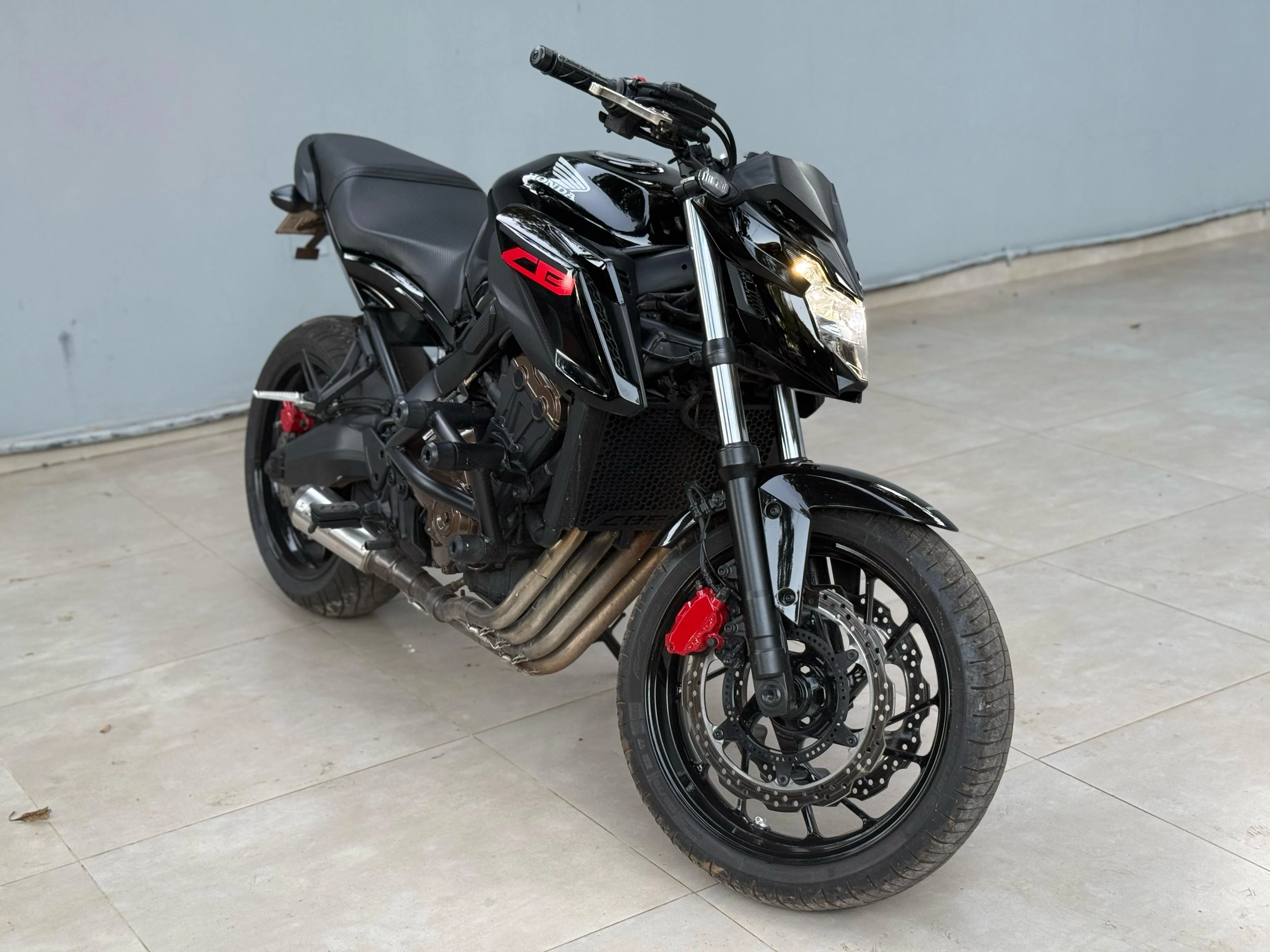honda-cb650f-2018-potencia-estilo-y-desempeno