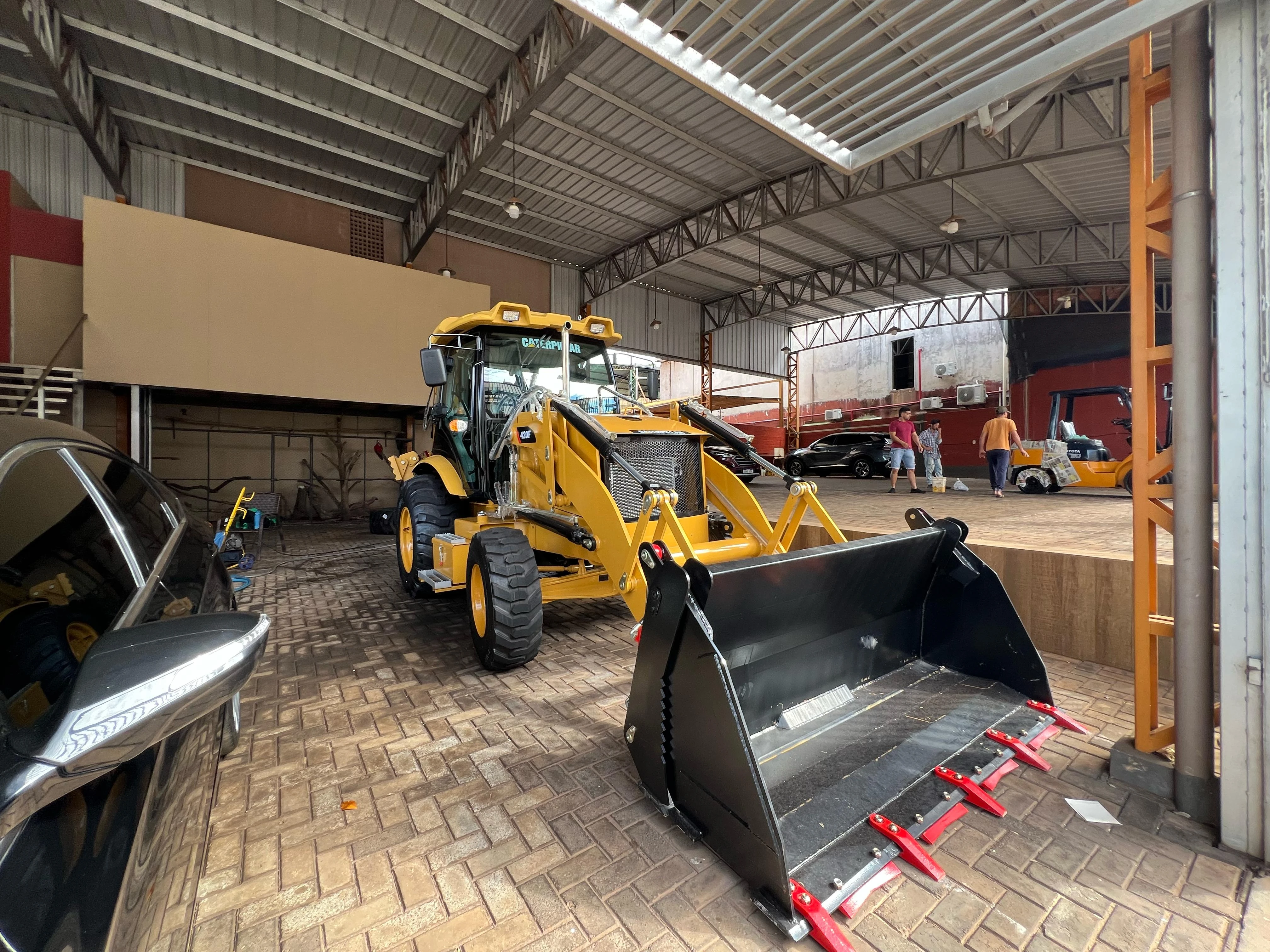 caterpillar-420f-2024-potencia-y-eficiencia