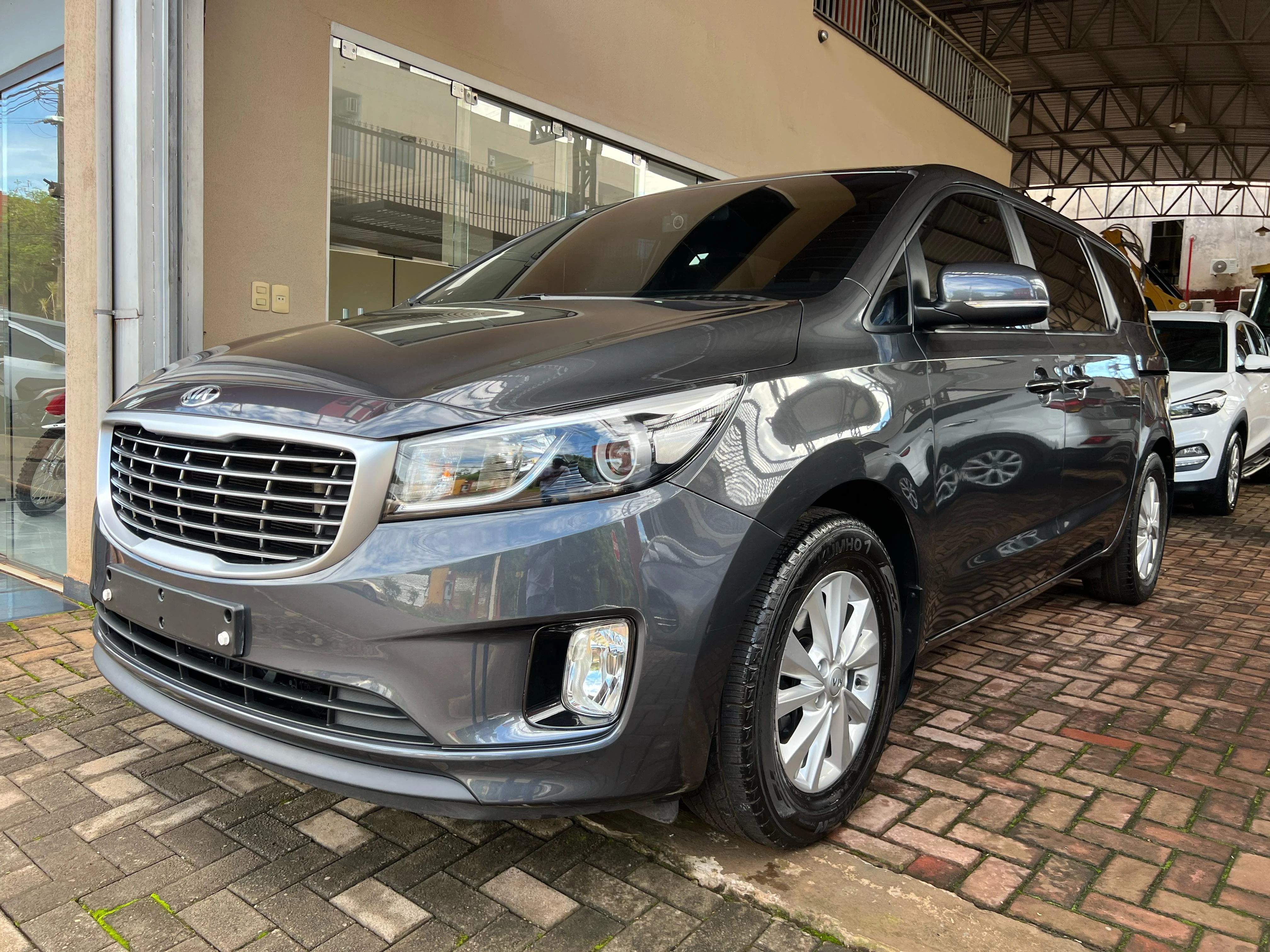 kia-carnival-2016-espacio-y-confort-para-toda-la-familia