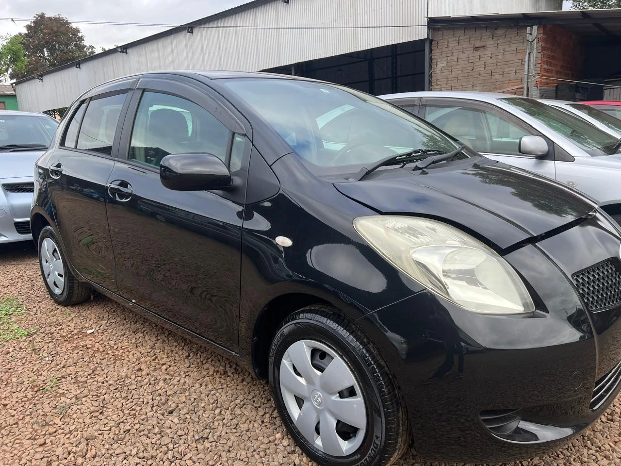 toyota-vitz-2005-compacto-elegante-y-confiable