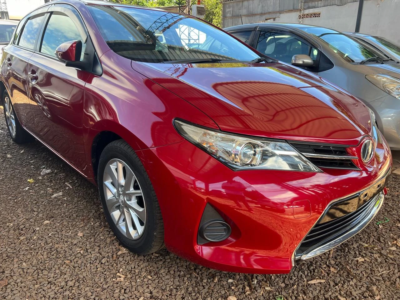 toyota-auris-2013-compacto-agil-y-con-estilo