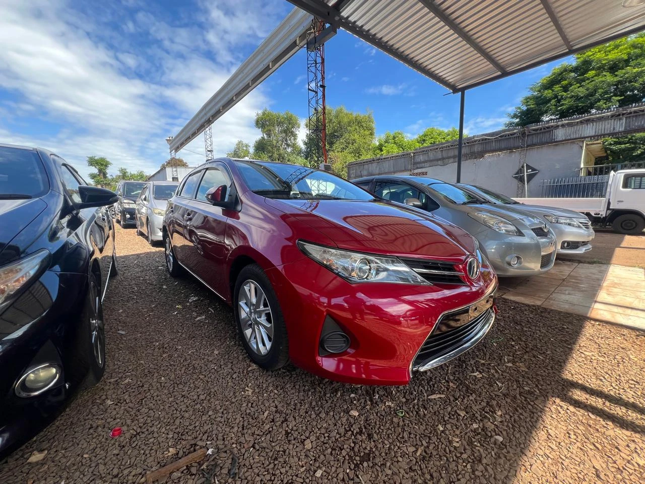 toyota-auris-2013-compacto-agil-y-con-estilo