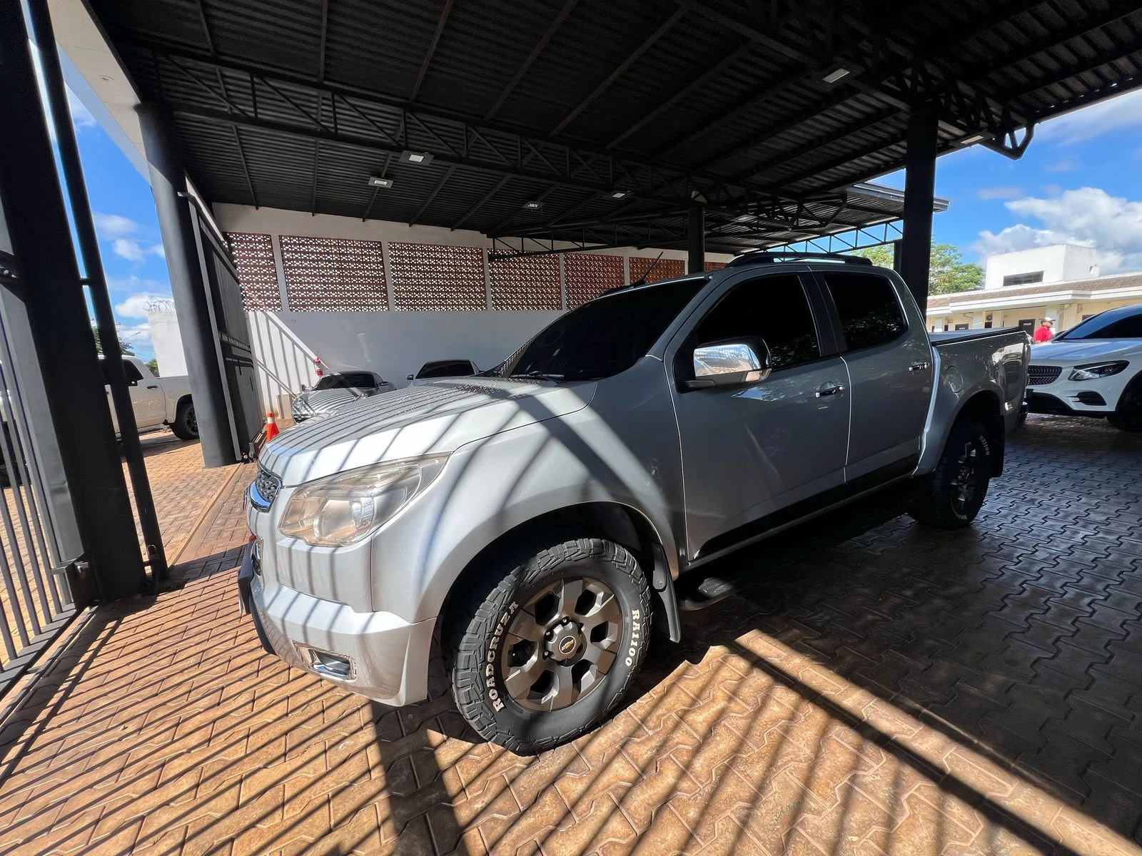 chevrolet-s10-ltz-2014-fuerza-y-confort-en-gris-imponente