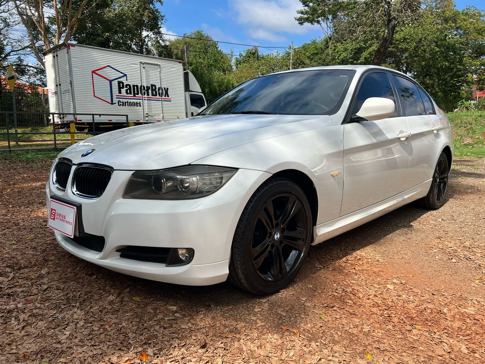 bmw-316i-2011-lujo-urbano