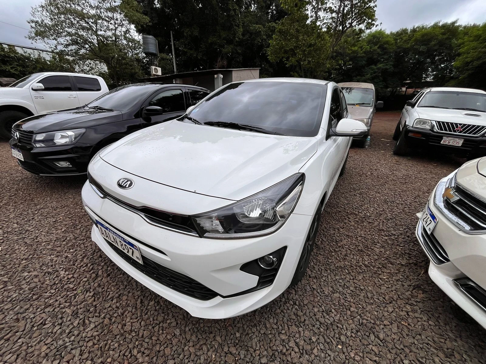 kia-rio-2022-moderno-y-economico