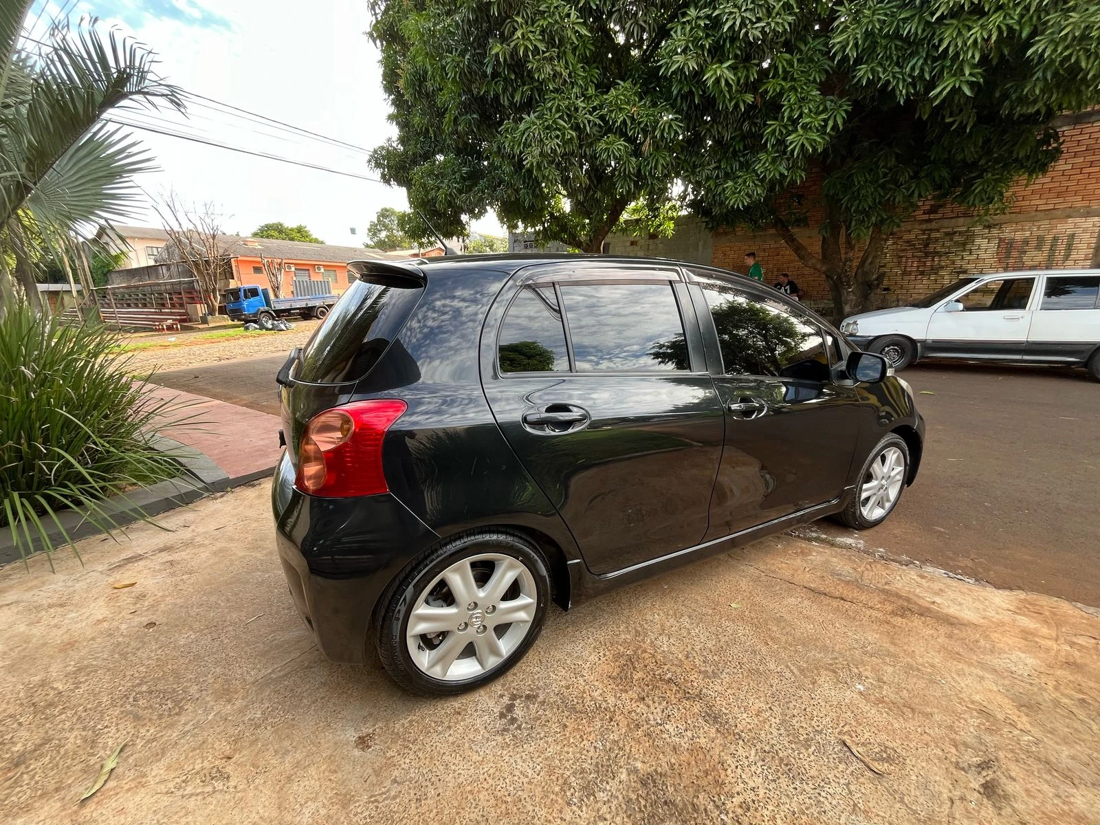 toyota-vitz-rs-1-5-2010-deportivo-y-eficiente
