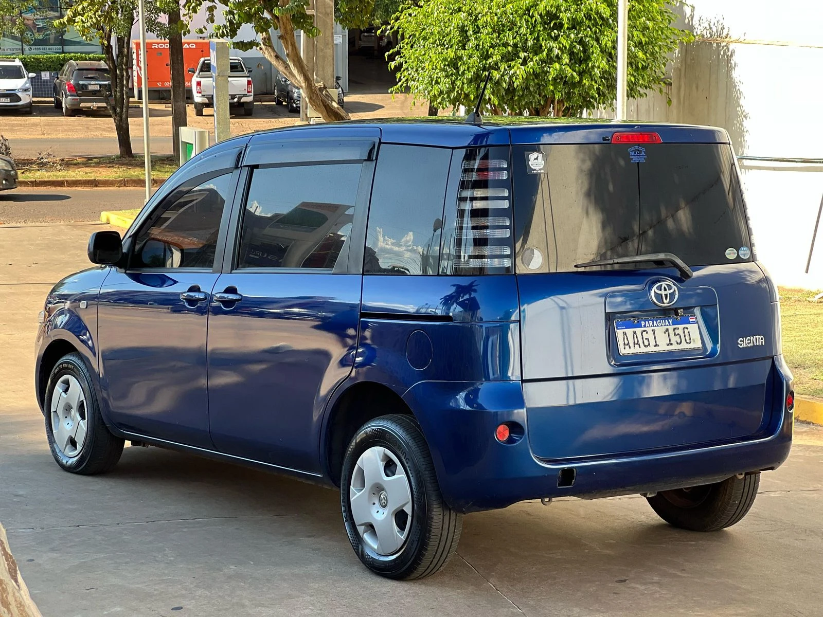 toyota-sienta-2005-compacta-y-confiable